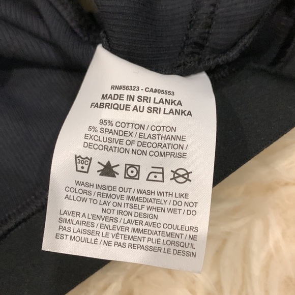 Nike Black Women’s Sports Bra Crop Top Workout Wear Size Medium - Picture 6 of 7